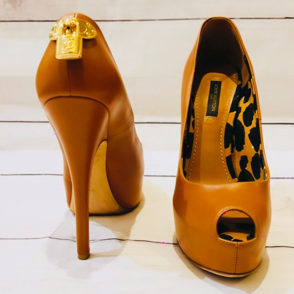 LOUIS VUITTON LOCK PLATFORM PEEP TOE